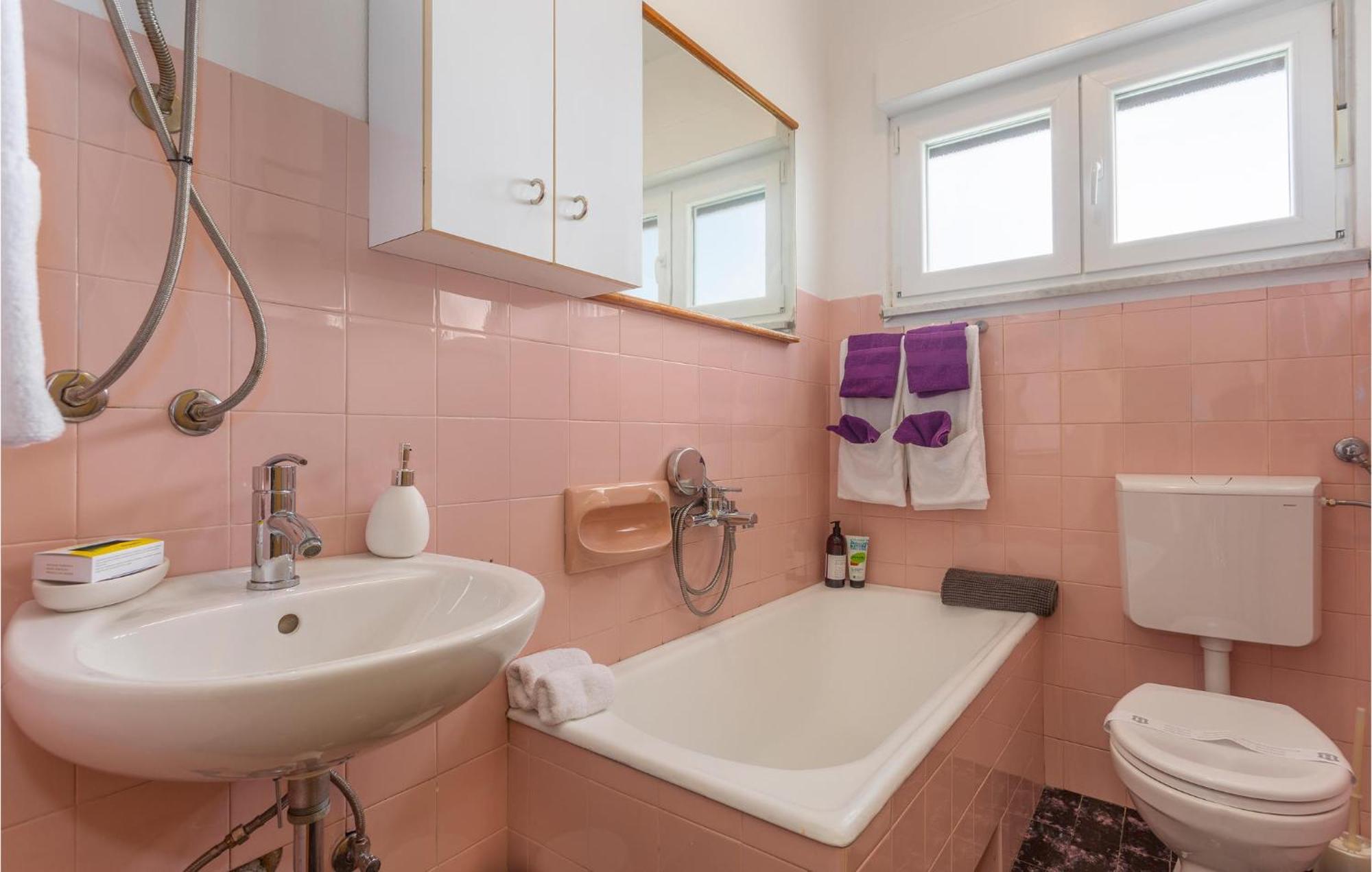 Nice Home In Risika With House Sea View Ngoại thất bức ảnh